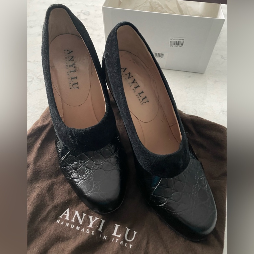 Anyi Lu Soul black Slip On Round Toe Pumps Heels Shoes Women's Size 6.